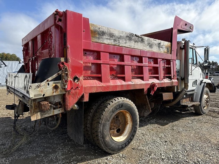 2004-freightliner-fl80-image-5
