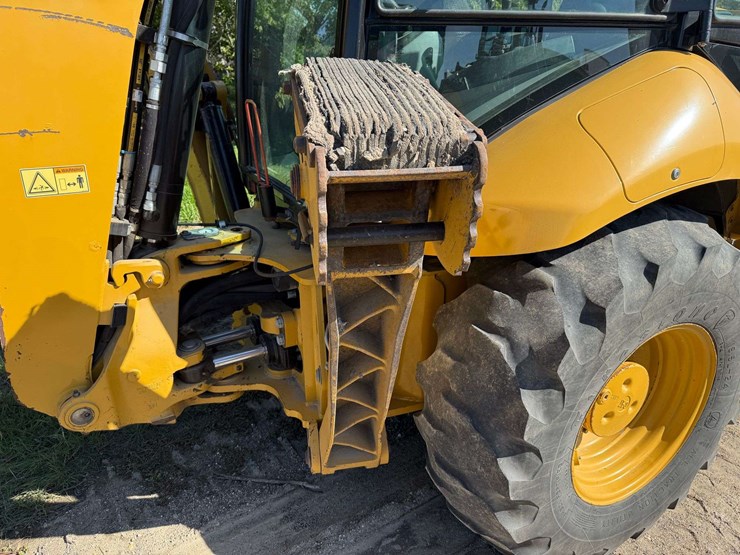 2014-caterpillar-420f-image-21