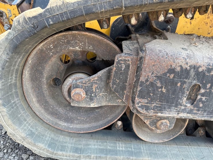 2019-deere-325g-image-12