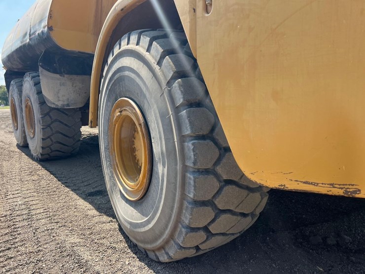 2005-caterpillar-740-image-10