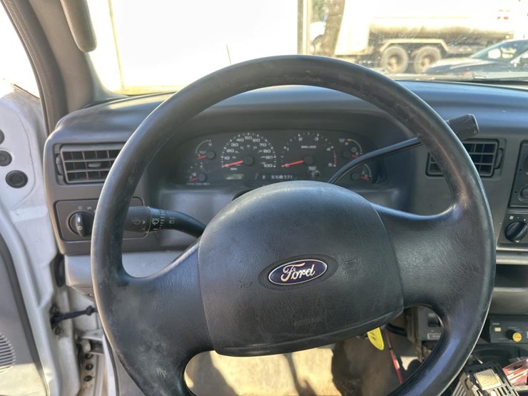 2004-ford-f550-xl-image-25