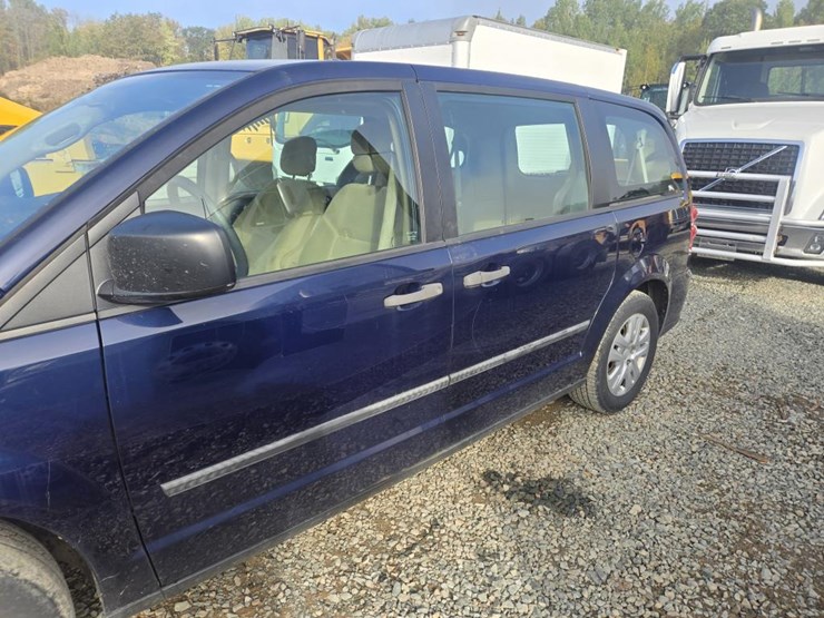 2014-dodge-grand-caravan-image-13