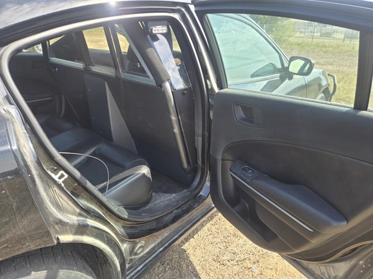 #1235-•-2019-dodge-charger-awd-car-image-19