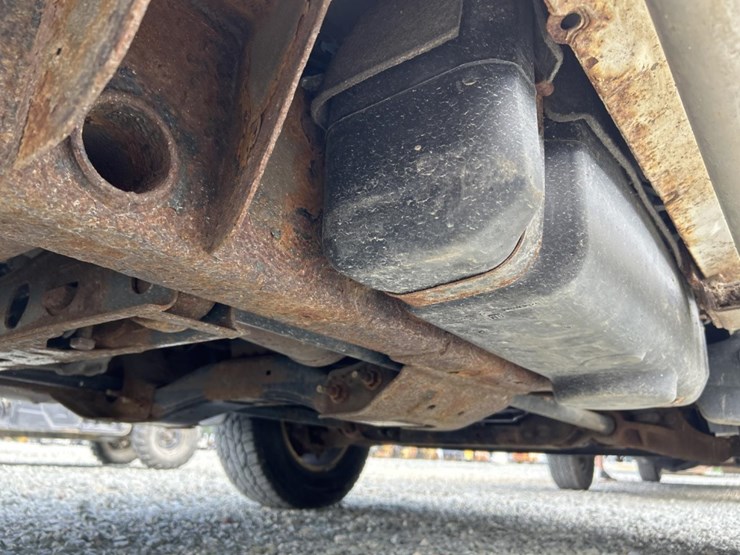 2014-chevrolet-3500-image-22