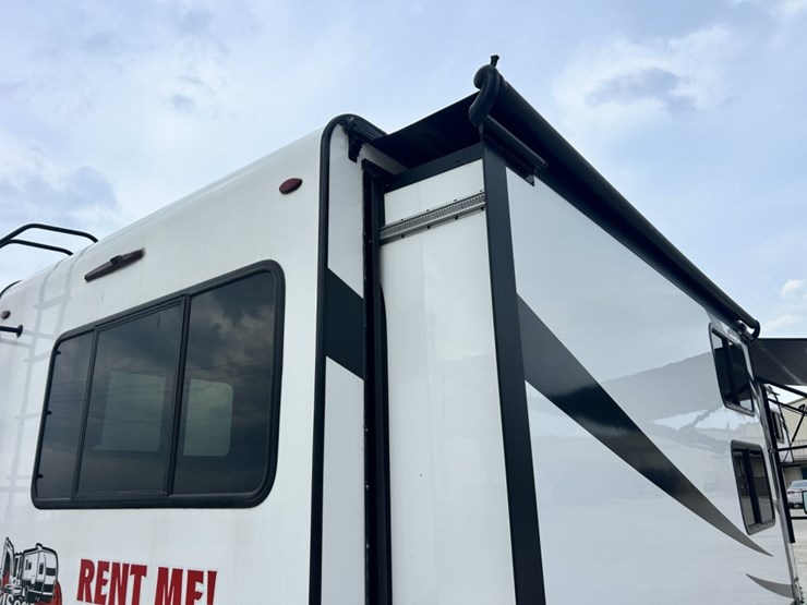 2021-ford-e450-image-21