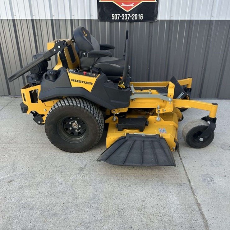 Hustler Super Z Zero Turn Lawn Mower, 60" Cut, Kawasaki FZ1000 EFI 38.5hp Engine, 60 Hours
