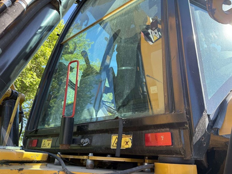 2014-caterpillar-420f-image-25