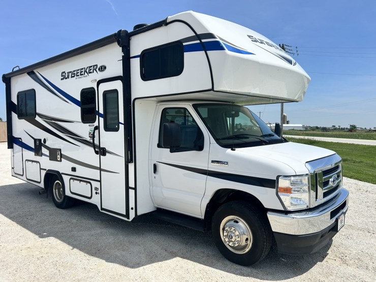 2022-ford-e350-image-7