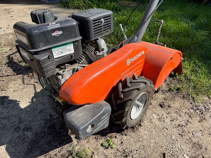 husqvarna-crt-900-rear-tine-tiller,-14”,-self-propelled,-briggs-and-stratton-950-series-engine-image-4