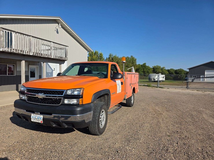 2006-chevrolet-2500hd-image-2