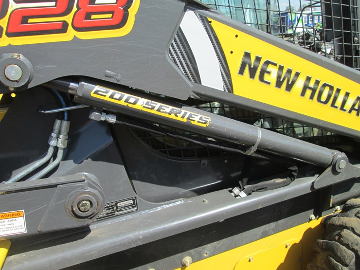 new-holland-l228-image-14