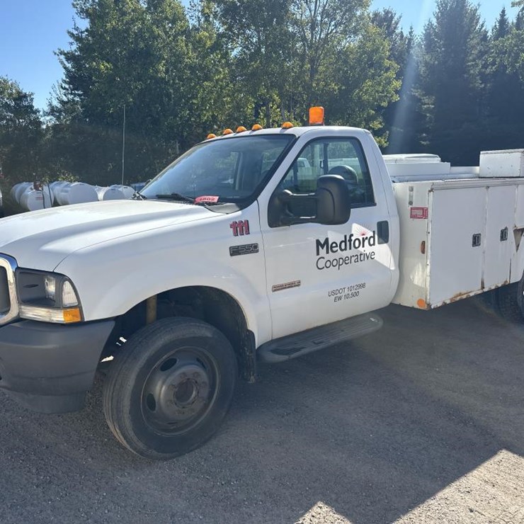 2004 FORD F550 XL