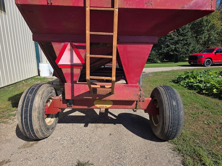 lundell-gravity-box-on-balzer-running-gear,-12.5l-16-tires-on-8-bolt-rims,-front-and-rear-ladder,-ex-image-15
