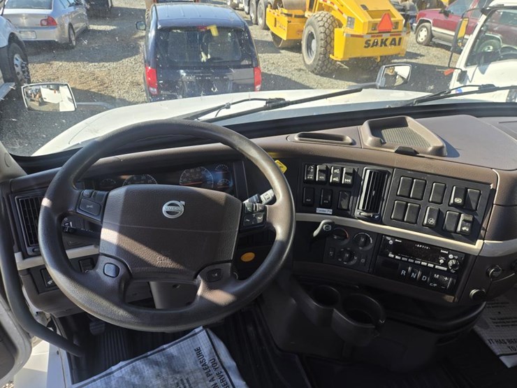 2016-volvo-10-image-46