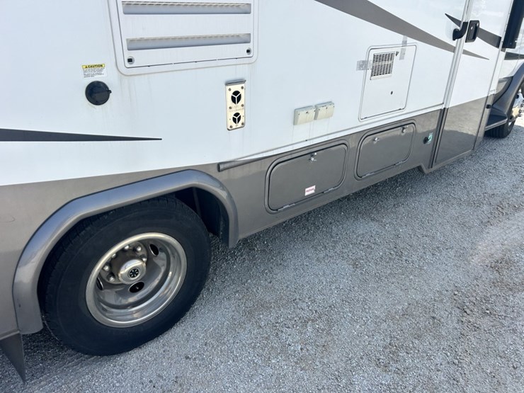 2017-ford-e450-image-22