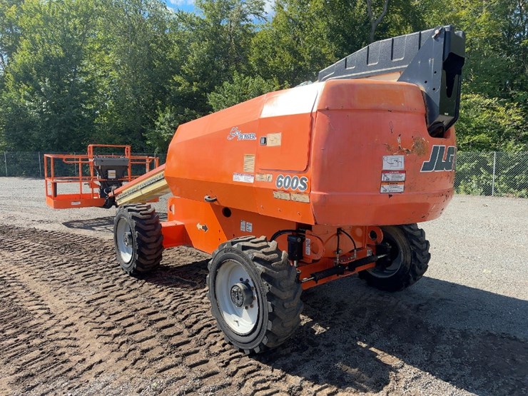 2015-jlg-600s-image-3