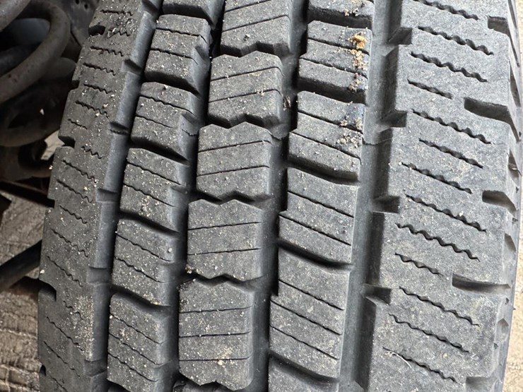 2013-ford-cargo-image-57