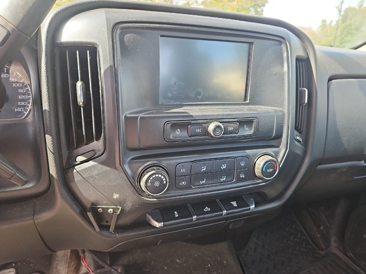 2017-chevrolet-3500hd-image-18