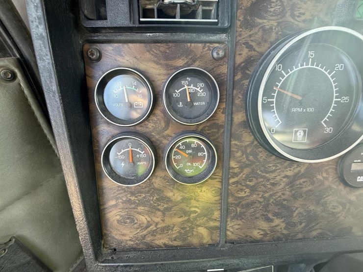 2015-kenworth-t800-image-77