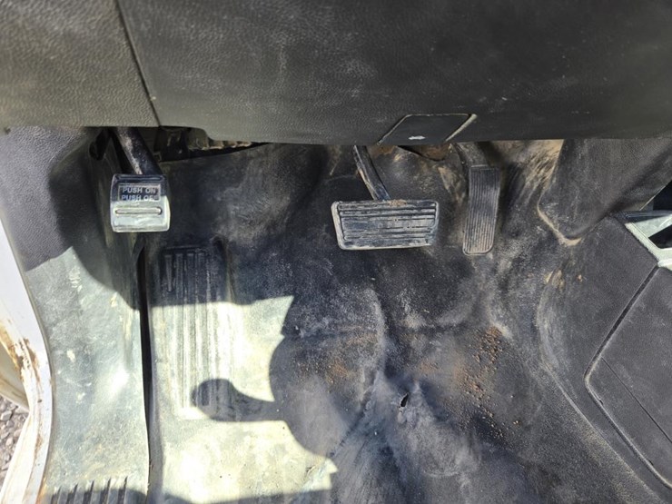2015-chevrolet-3500-image-61