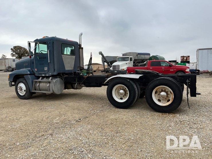 1989-freightliner-day-cab-truck-(jn0784,-unit-06815)-image-15