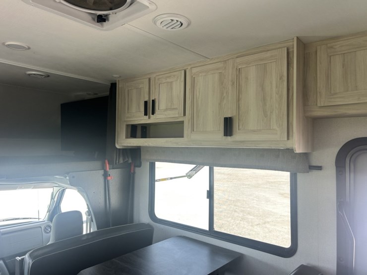 2023-ford-e450-image-63