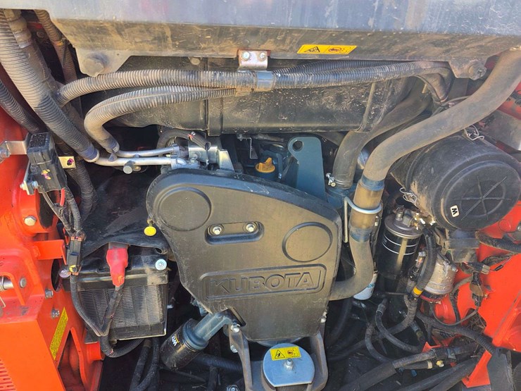 2019-kubota-ssv75-image-28