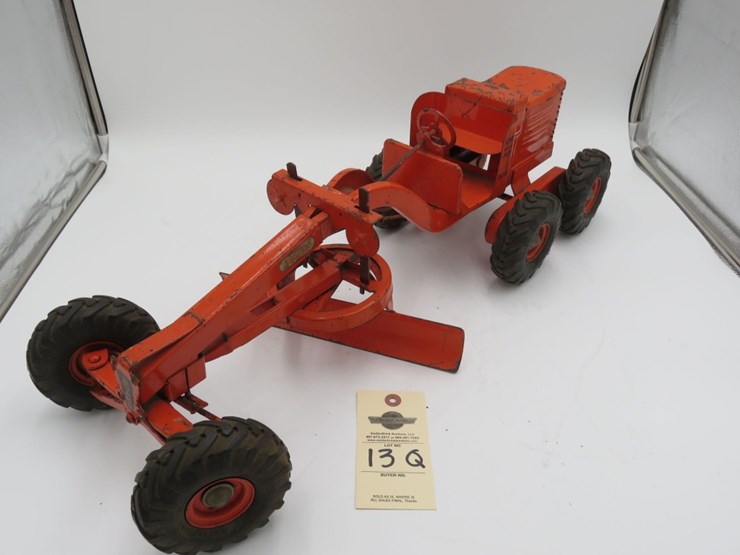 doepke-model-toys-adams-grader-image-1