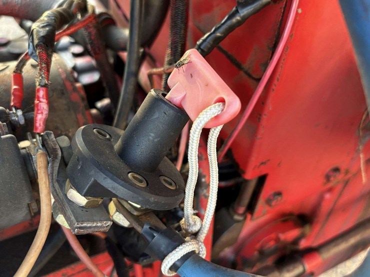 1971-farmall-656-hydro-diesel-tractor,-fenders,-wf,-540-pto,-3pt,-2-hyd,-16.9-38-rears,-7.50-16-fron-image-30