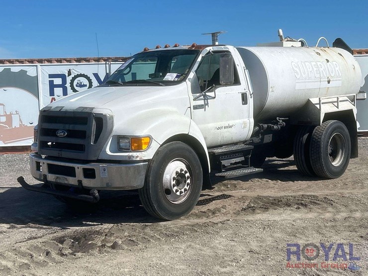 2005-ford-f650-image-1