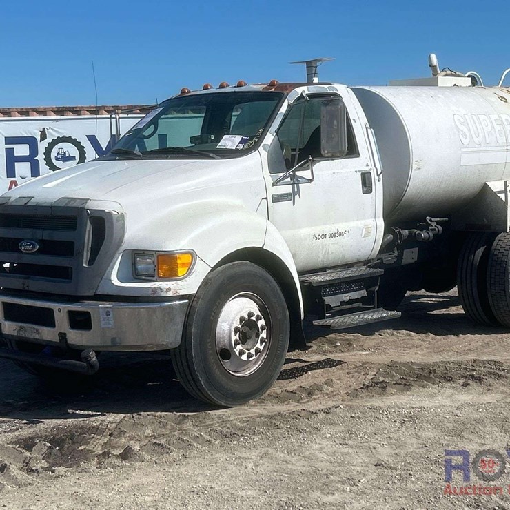 2005 FORD F650