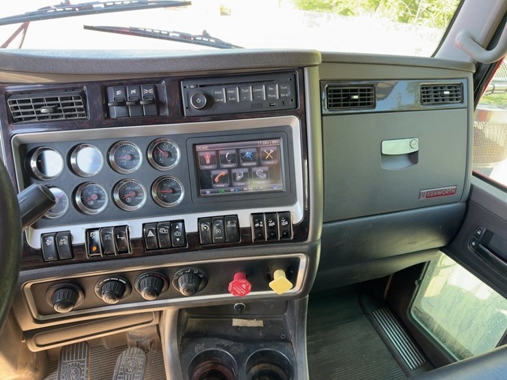 2012-kenworth-w900-image-33