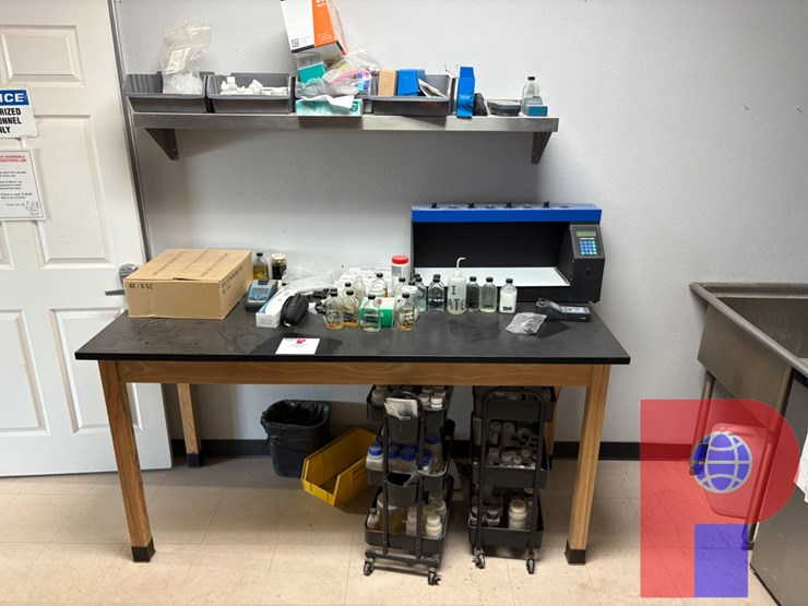 6’-x-2.5’-x-3’-work-table-w/-lab-equipment-image-1