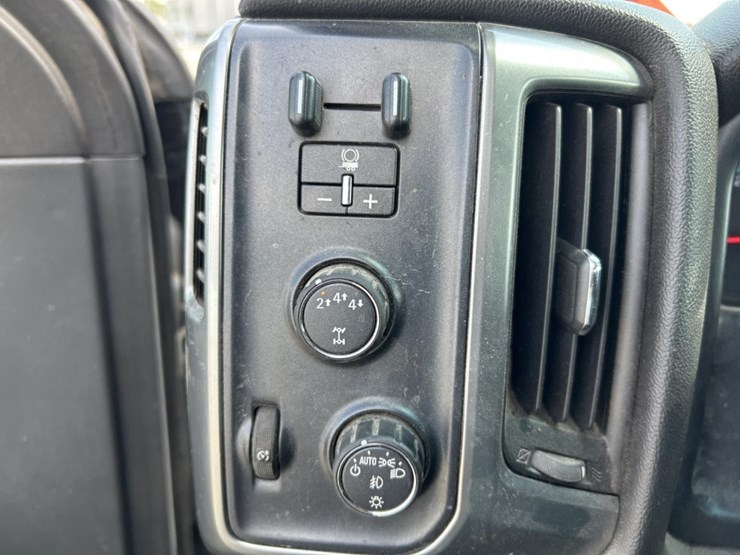 2018-chevrolet-2500-image-21