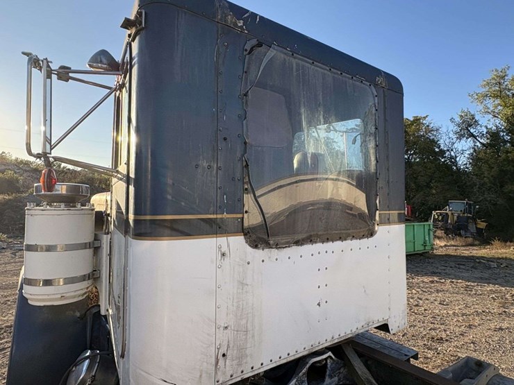 1977-peterbilt-359-image-14
