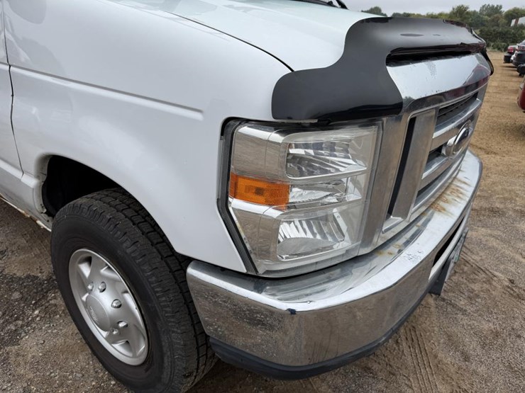 2013-ford-cargo-image-25