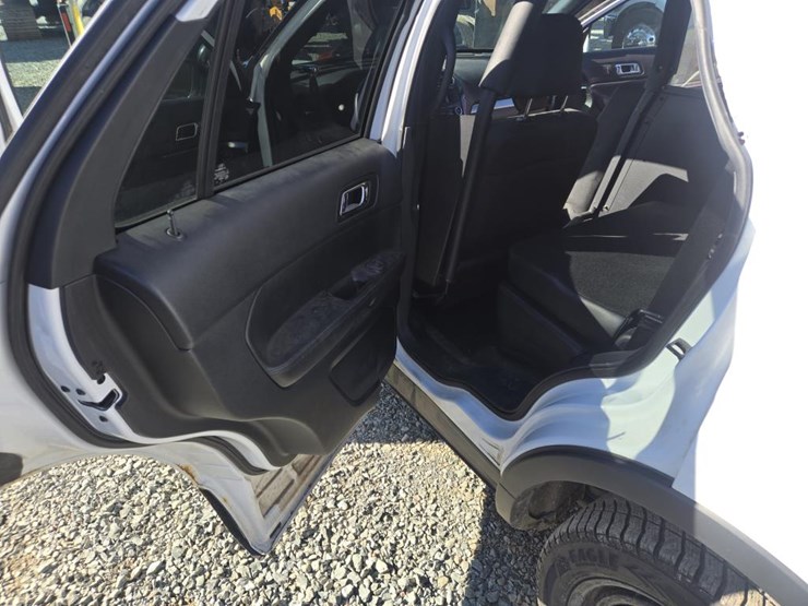 2018-ford-explorer-image-28