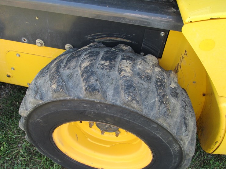 new-holland-l228-image-5