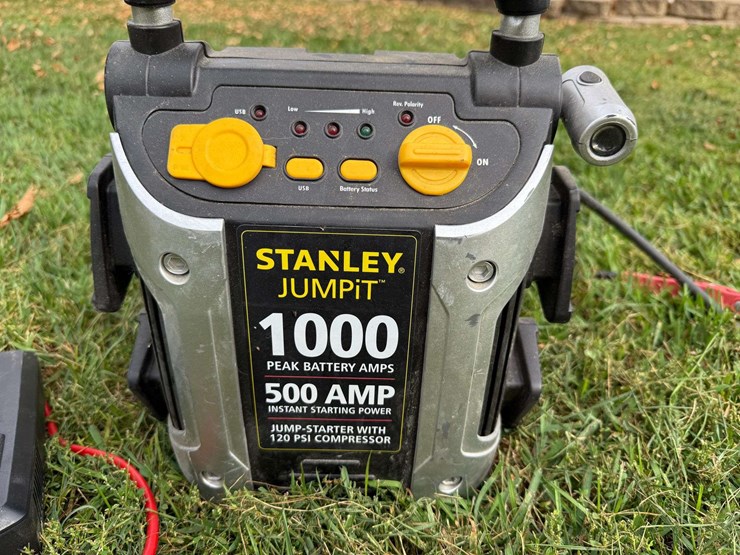 stanley-jump-pack-and-schumacher-power-inverter-image-2