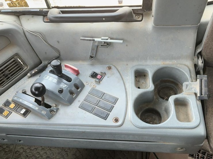 2006-volvo-a25d-image-43