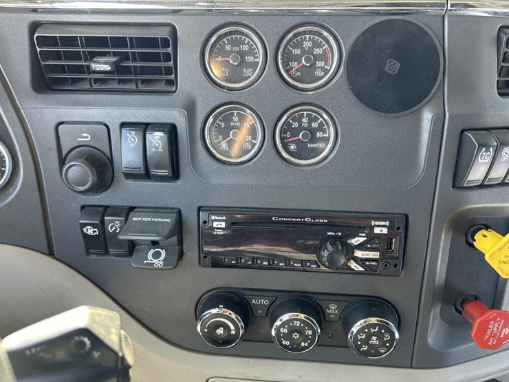 2019-peterbilt-579-image-60