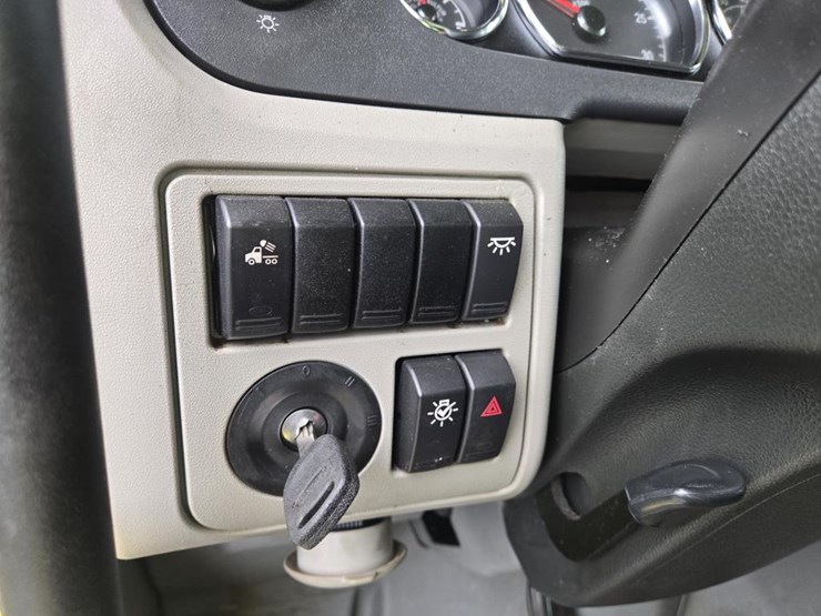 2019-peterbilt-579-image-54