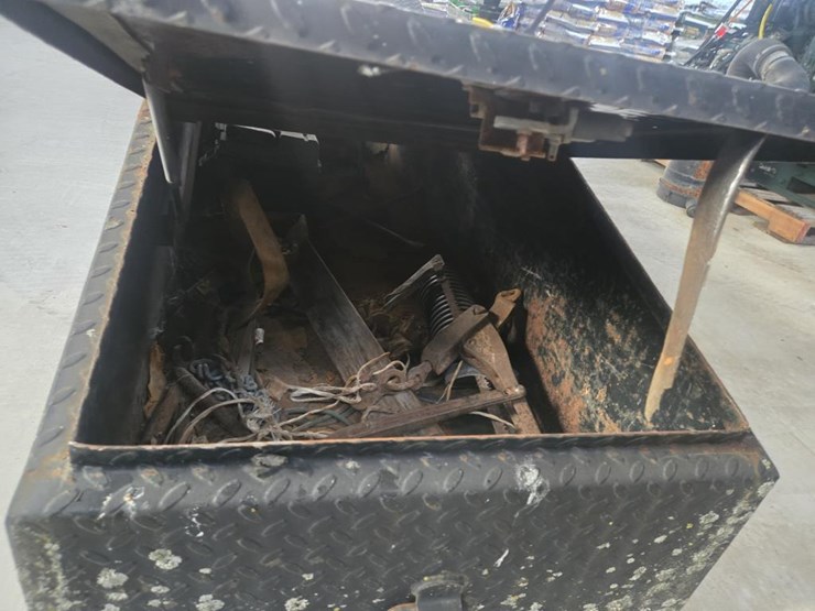 #2562-•-approx-74"x26“-truck-box-image-6
