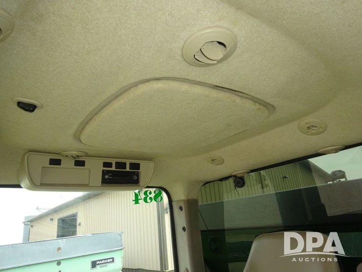 2019-john-deere-f4365-image-108