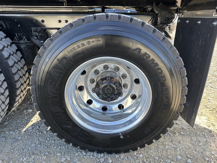 2025-kenworth-t880-image-96