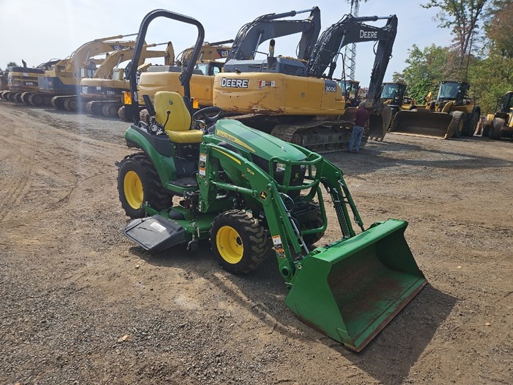 2021-john-deere-2025r-image-3