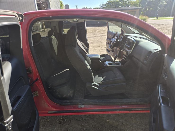 2015-chevrolet-colorado-image-27