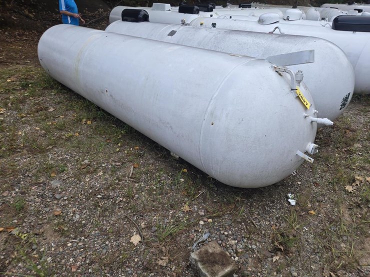 #2827-•-butler-1000-gallon-lp-tank-image-1