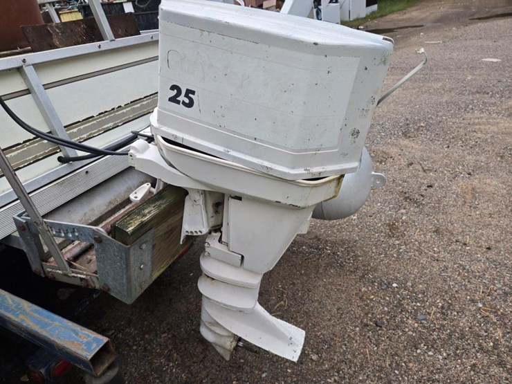 #2582-•-crestii-25-pontoon-boat-image-11
