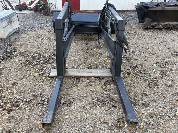 loader,-off-of-ih-656,-ih-mounting-brackets,-84”-bucket-image-7